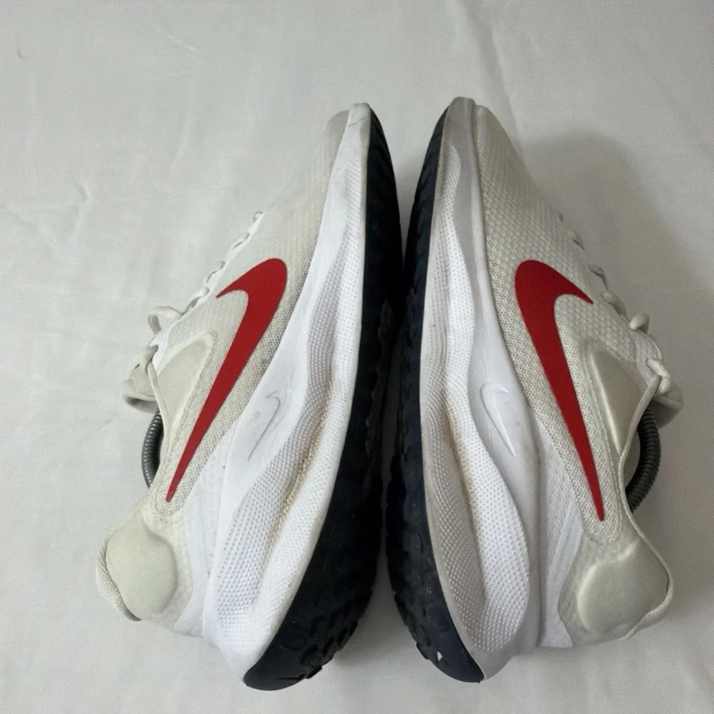 Nike Revolution 7 White University Red Size 10.5 Men FB2207-101 Gym CrossFit Run